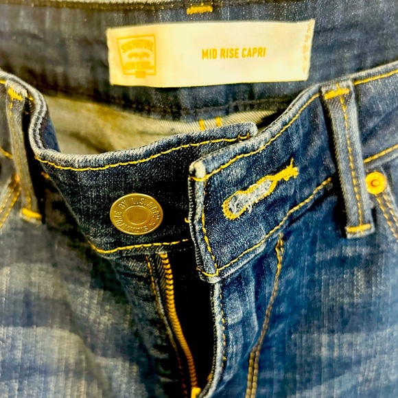 Levi Strauss Signature Gold Women's mid rise capris, size 14 - Picture 3 of 6